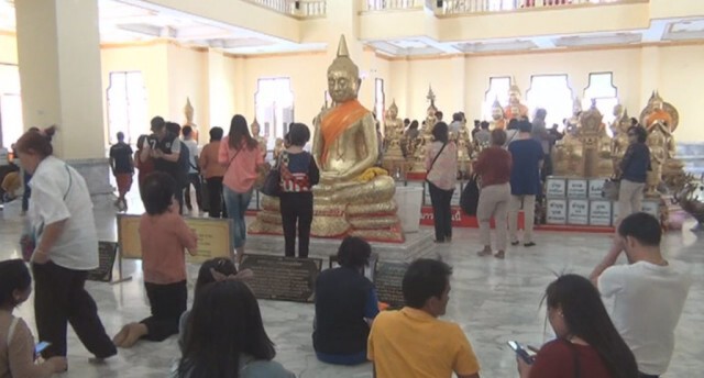 "หนุ่ม-สาว ชาวจีน" เหมาไข่ไก่ 2 แสนฟอง ขอพร "หลวงพ่อโสธร" ช่วยประเทศจีนพ้นวิกฤตโคโรน่า
