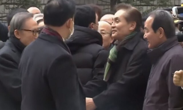 ศาลเกาหลีใต้ตัดสินจำคุกอดีตประธานาธิบดี 17 ปี