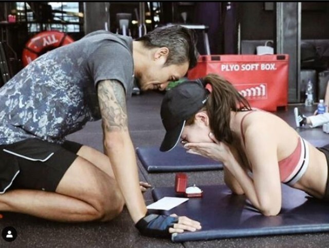 มาเเล้วจ้า คลิปตัวเต็ม! วินาทีสุดซึ้ง "ตูน บอดี้สแลม" ขอ "ก้อย รัชวิน" เเต่งงาน
