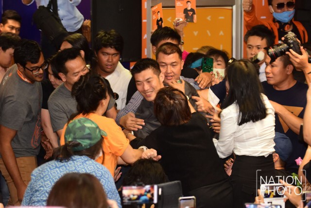 "ธนาธร-แกนนำพรรค" ร่วมแถลงข่าวหลังจากศาลรัฐธรรมนูญวินิจฉัยยุบ "พรรคอนาคตใหม่"
