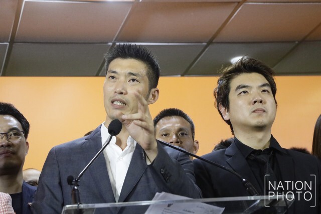 "ธนาธร-แกนนำพรรค" ร่วมแถลงข่าวหลังจากศาลรัฐธรรมนูญวินิจฉัยยุบ "พรรคอนาคตใหม่"
