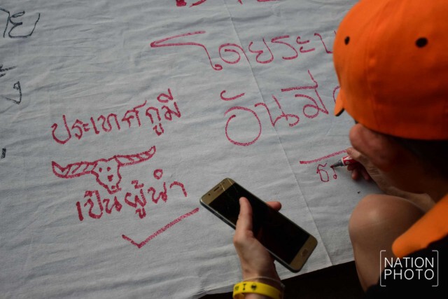 จัดกิจกรรม แฟลชม็อบ ใน มธ.ท่าพระจันทร์ ทวงคืนความยุติธรรม หลังศาลตัดสินยุบพรรคอนาคตใหม่