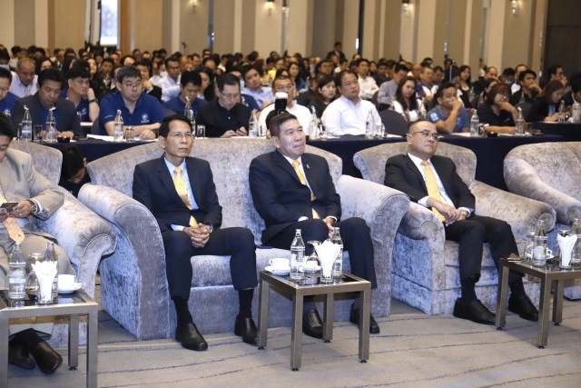 คปภ. ลงนามเพิ่มความคุ้มครองประกันภัยรถยนต์