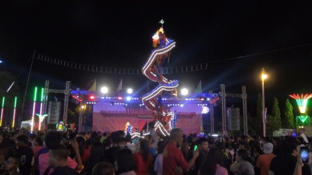 ประชาชนทั่วสารทิศ ร่วมพิธีลุยไฟ งานประจำปีเจ้าพ่อเขาตก
