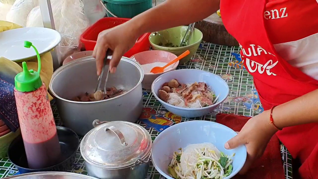 ก๋วยเตี๋ยวขี้วัวสูตรเด็ดจากโคราช