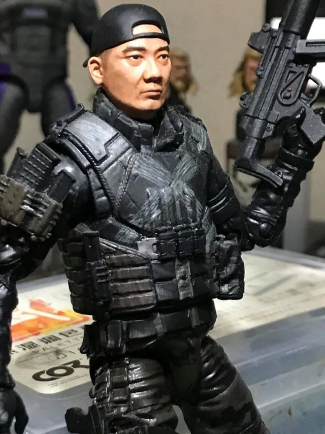 ชาวเน็ตเเห่ชื่นชม! หนุ่มผลิต "หุ่นยนต์ฮีโร่" รูปร่างหน้าตาคล้าย "บิ๊กแป๊ะ" หลังปฎิบัติงานที่โคราช