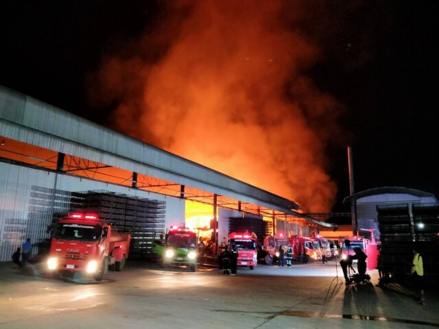 วอดโรงงานอบลำไยขนาดใหญ่ ของนักธุรกิจจีน เสียหายกว่า 20 ล้าน