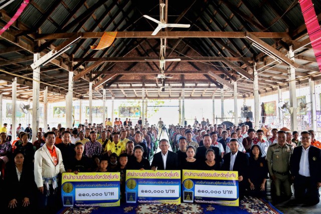 "สมศักดิ์" ร่วมงานศพเหยื่อถูกยิงกลางคลินิก