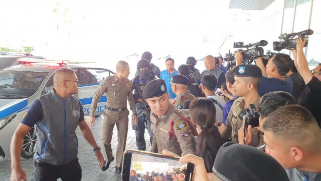 ตำรวจกองปราบ หิ้ว "พ.ต.ท.บรรยิน" เข้าห้องคุมขัง