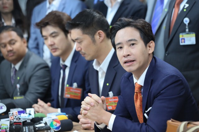 คณะอนาคตใหม่ ร่วมสังเกตการณ์ศึกซักฟอกวิปรัฐบาล