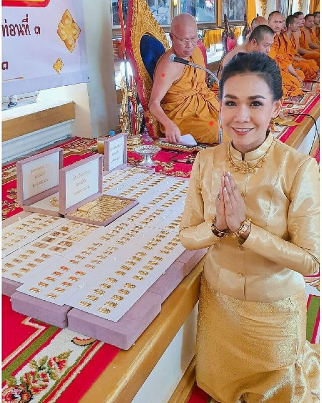 "กาละแมร์" ร่วมถวายทองคำต้นบุญ มูลค่า 35 ล้าน