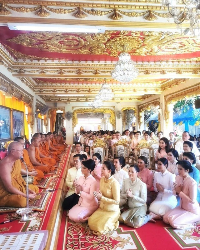 "กาละแมร์" ร่วมถวายทองคำต้นบุญ มูลค่า 35 ล้าน