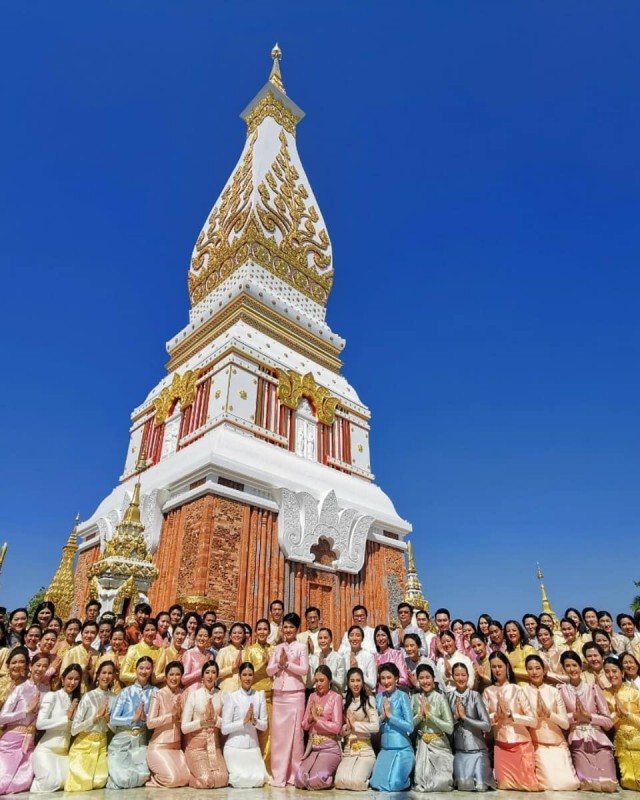 "กาละแมร์" ร่วมถวายทองคำต้นบุญ มูลค่า 35 ล้าน