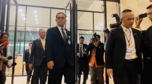 สภาฯ เตรียมเปิดอภิปราย นายกฯ บอกสื่อ "พร้อมสิจ๊ะ"