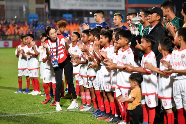"มาดามแป้ง" ยินดี สิงห์เจ้าท่าจูเนียร์ U11 คว้าแชมป์ TAR  ASIA QUALFIERS