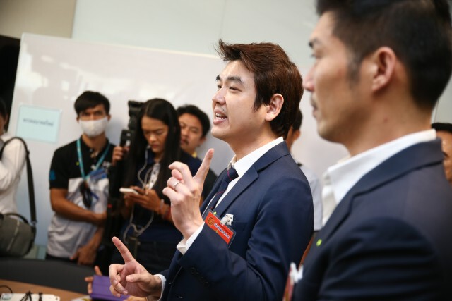 คณะอนาคตใหม่ ร่วมสังเกตการณ์ศึกซักฟอกวิปรัฐบาล