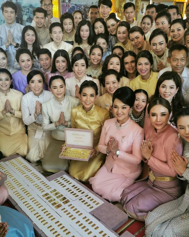 "กาละแมร์" ร่วมถวายทองคำต้นบุญ มูลค่า 35 ล้าน