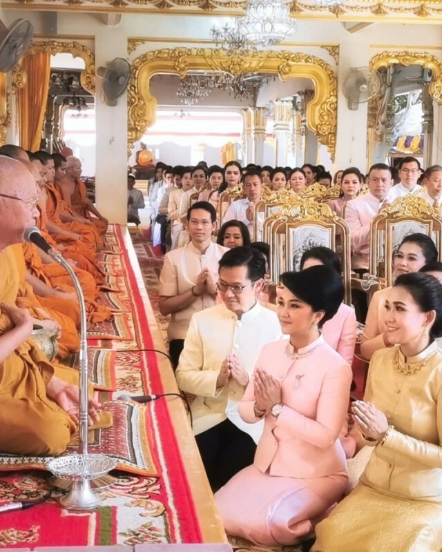 "กาละแมร์" ร่วมถวายทองคำต้นบุญ มูลค่า 35 ล้าน