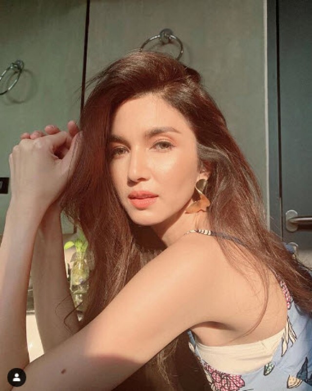 มอส,ทาทา,โบว์ แวนด้า ประกาศรับผิดชอบต่อสังคม กักตัวเอง 14 วันหลังไปเที่ยวประเทศเสี่ยงโควิด -19