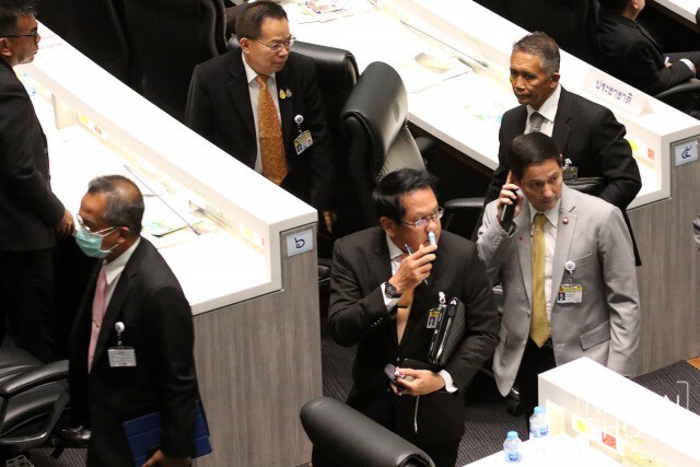 ฝ่ายค้าน วอล์คเอ้าท์ หลัง ไร้สิทธิอภิปรายต่อ แม้เหลือ 4 คน