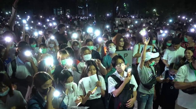 กลุ่มศิลปากร เสรีเพื่อประชาธิปไตย รวมพลังโชว์แฟลชม็อบ ไม่เอารัฐบาล
