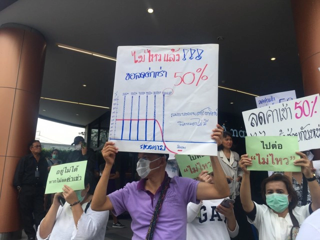 พ่อค้าแม่ค้าจตุจักรโอด ขอลดค่าเช่า เหตุโควิด-19 ทำพิษ