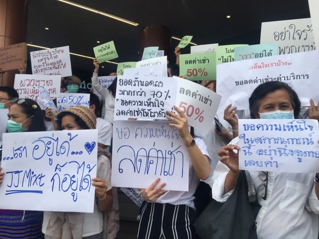 พ่อค้าแม่ค้าจตุจักรโอด ขอลดค่าเช่า เหตุโควิด-19 ทำพิษ