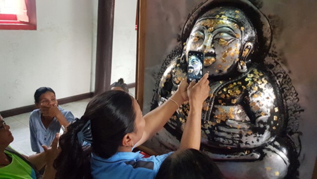 ชาวสุพรรณบุรีรวมตัวกันโดยมิได้นัดหมาย
