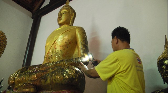 ชาวสุพรรณบุรีรวมตัวกันโดยมิได้นัดหมาย