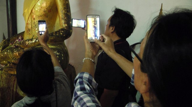 ชาวสุพรรณบุรีรวมตัวกันโดยมิได้นัดหมาย