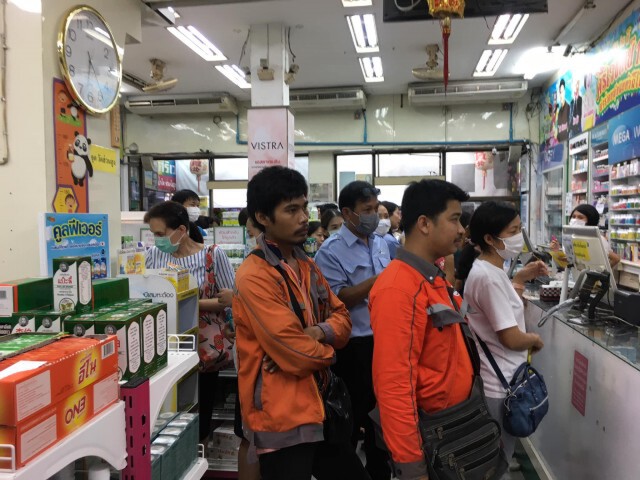 โซเชียลเเห่ชื่นชม! ร้านขายยาศิริเวช เเจก "หน้ากากอนามัย" ฟรี