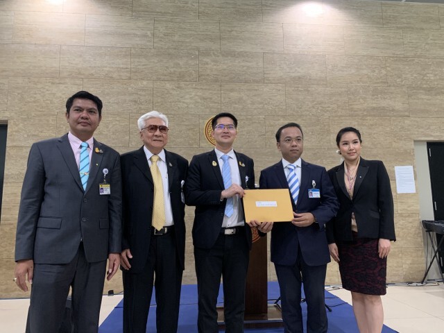 เสนอเปิดประชุมสภาวิสามัญ ถกแก้ปัญหานักศึกษาชุมนุม