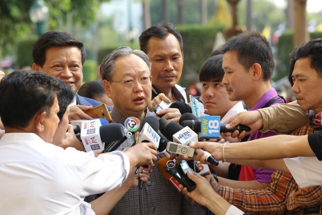 "สนธิรัตน์" หนุน ตั้งเวทีกลาง รับฟังข้อคิดเห็นนักศึกษา
