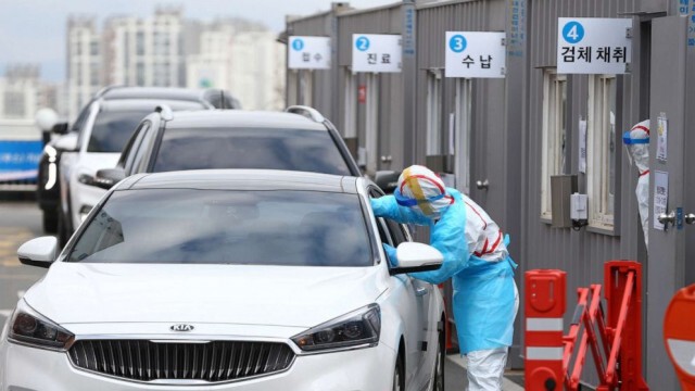 เกาหลีใต้ทำ "drive-thru" ทดสอบผู้ติดเชื้อโควิด-19