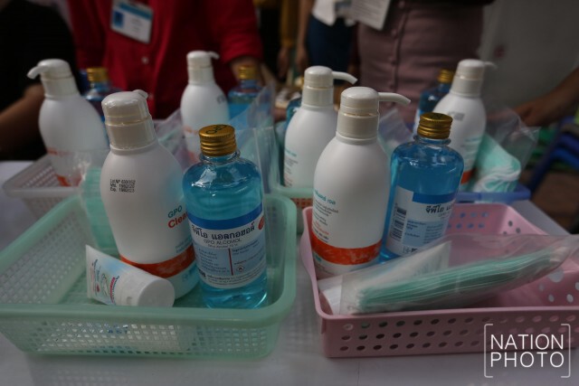 ปชช.ต่อแถว ซื้อหน้ากากอนามัยชิ้นละ 1 บาท พร้อมเจลล้างมือราคาประหยัด