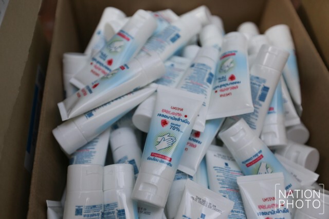 ปชช.ต่อแถว ซื้อหน้ากากอนามัยชิ้นละ 1 บาท พร้อมเจลล้างมือราคาประหยัด