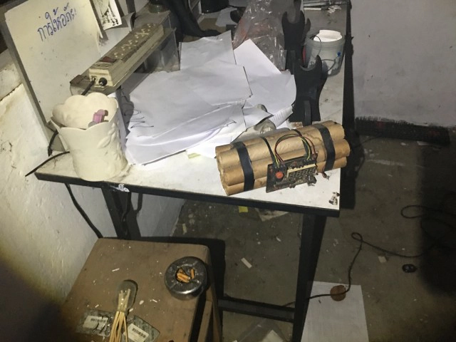 ตำรวจหิ้วเจ้าของ "ระเบิดนาฬิกาปลอม" สอบปากคำ