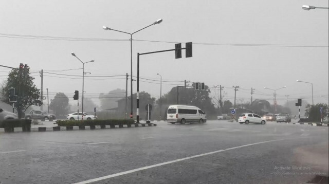 ฝนตกหนักหลังอากาศร้อนมาหลายวัน