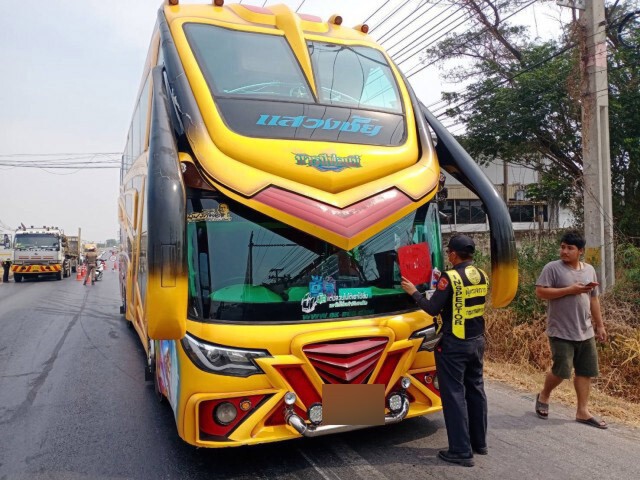 ขนส่งฯ ตรวจเข้มรถควันดำพ่นห้ามใช้ 3,072 คัน