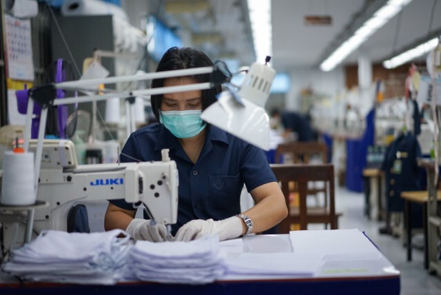 ทอ. เร่งมือผลิตหน้ากากอนามัย 50,000 ชิ้น