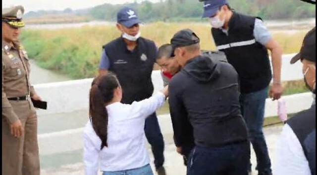 คุม 2 คนจีนฆ่ายัดกระเป๋า ทำแผน