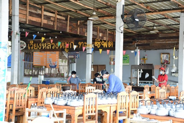 เจ้าของร้านหมูกระทะเชียงราย เล่าวินาทีผีน้อย หันมายิ้มแล้วนั่งทานต่อ