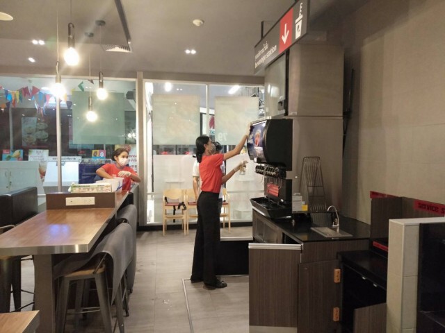 เคเอฟซี ยัน บุคคลสุ่มเสี่ยงใช้บริการ สาขาหนองฉางจริง!