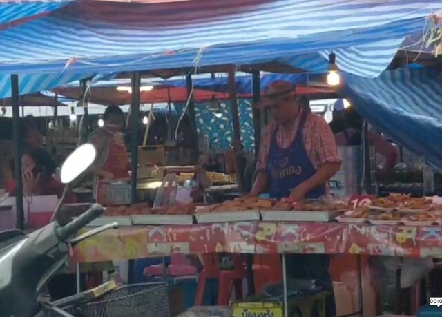มฤตยูไวรัสโควิด-19 พ่นพิษตลาดเปิดท้ายขายของขนาดยักษ์เงียบเหมือนตลาดร้าง