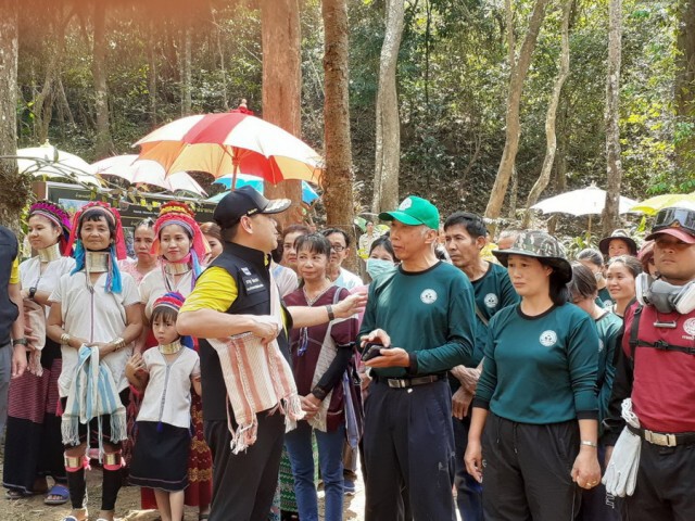 รมต.กระทรวงทรัพยากรธรรมชาติและสิ่งแวดล้อม ตรวจเยี่ยมสร้างขวัญกำลังใจในการปฏิบัติงาน