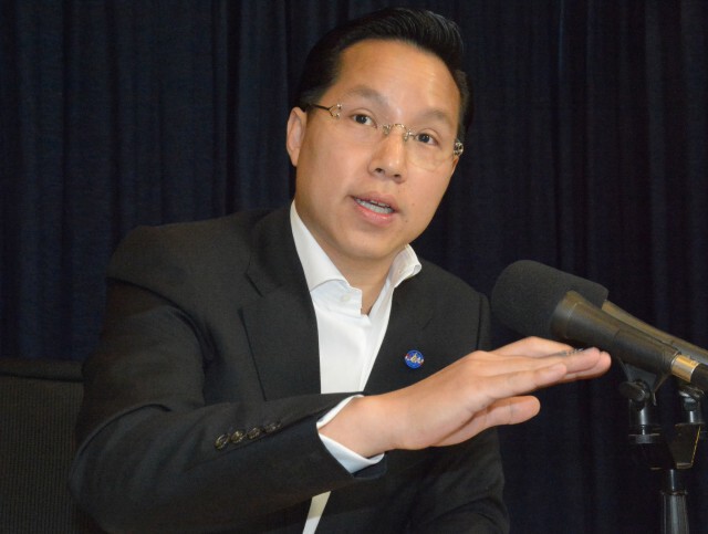 "กรณ์" นั่งเก้าอี้หัวหน้าพรรค "กล้า"