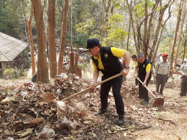 รมต.กระทรวงทรัพยากรธรรมชาติและสิ่งแวดล้อม ตรวจเยี่ยมสร้างขวัญกำลังใจในการปฏิบัติงาน