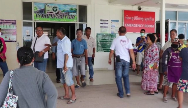 ชาวป่าโมกผวา ข่าวลือใช้พื้นที่เฝ้าระวังผีน้อย รักษาโควิด19 รวมตัวถามหาความจริงโรงพยาบาลป่าโมก