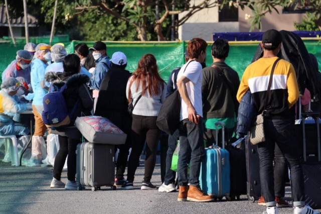 คนไทยเดินทางกลับจากเกาหลีใต้ ทยอยเดินทางเข้าศูนย์เฝ้าระวังอย่างต่อเนื่อง รวม 143 คน