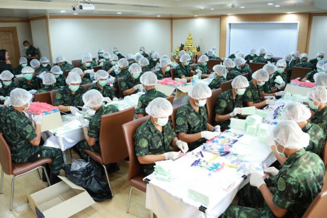 ทัพไทย ส่งทหารช่วยบรรจุหน้ากากอนามัย